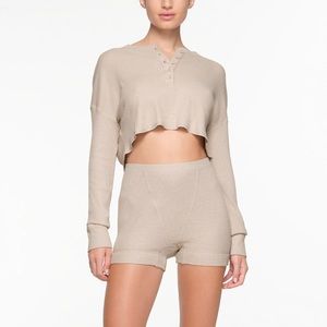 SKIMS - waffle Henley cropped long sleeve (stone)